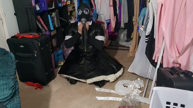 Pvc crossdresser breathplay fun with gasmask bagging