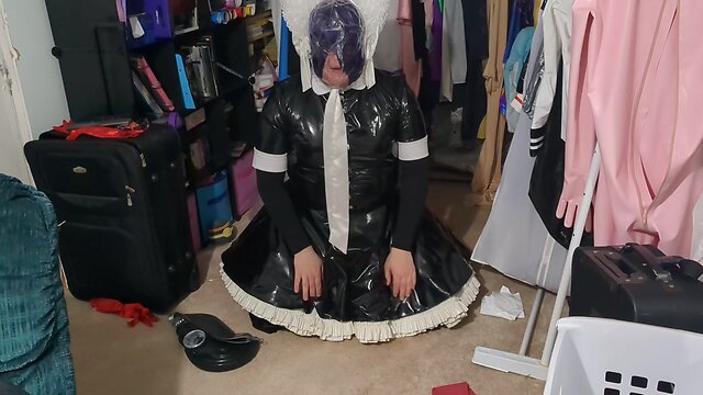 Pvc crossdresser breathplay fun with gasmask bagging