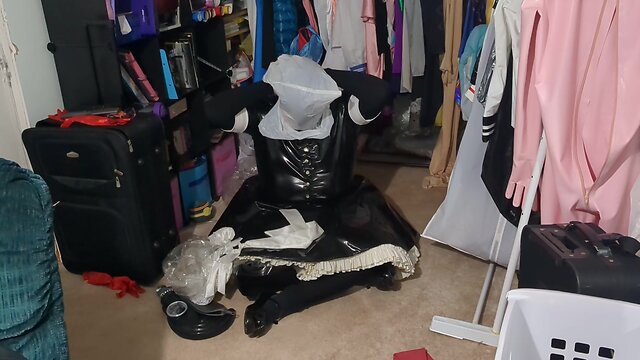 Pvc crossdresser breathplay fun with gasmask bagging