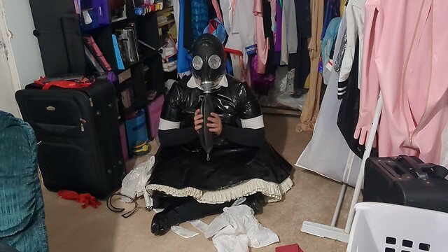 Pvc crossdresser breathplay fun with gasmask bagging