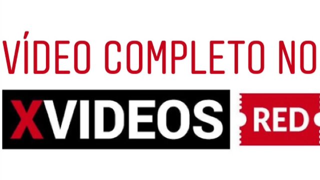 Futebolista come safada em cima da mesa de sinuca no bar