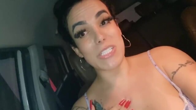 Fornicando no estacionamento da praia