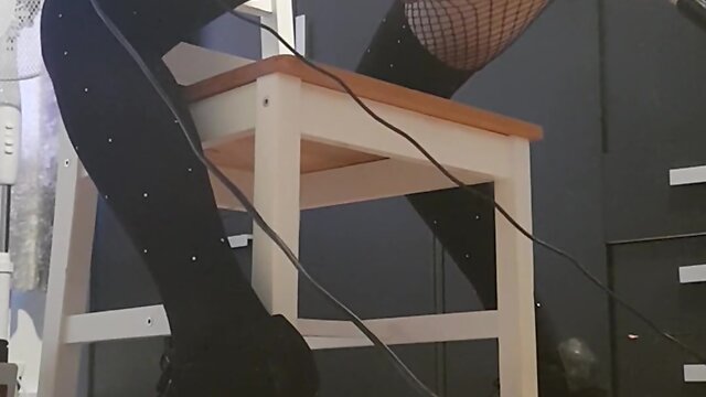 Crossdresser using fuck machine and double anal