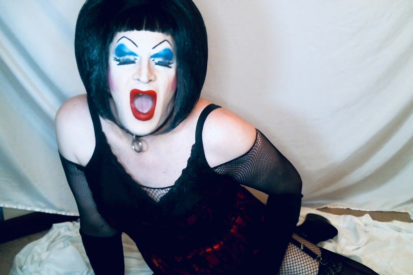 Daddy commands sissy slut to use anal beads