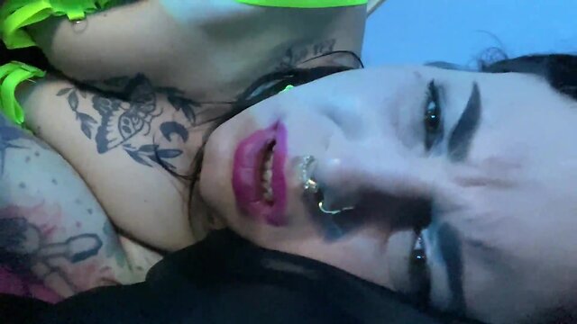 Insano sexo com garganta profunda, chupada e leite no cu