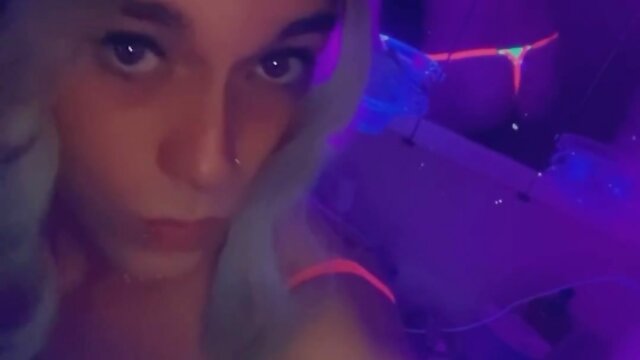 Raving beauty seeks your attention