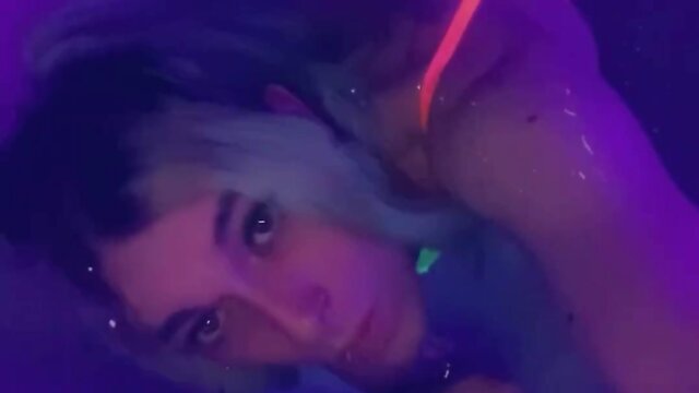 Raving beauty seeks your attention