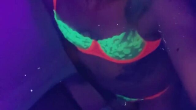 Raving beauty seeks your attention