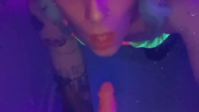 Raving beauty seeks your attention