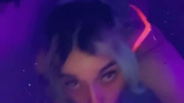 Raving beauty seeks your attention