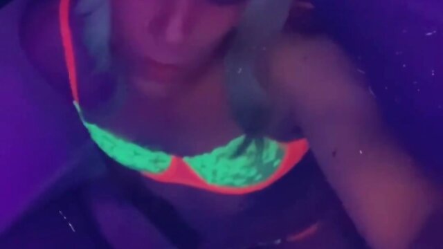 Raving beauty seeks your attention