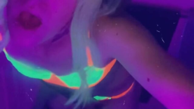 Raving beauty seeks your attention