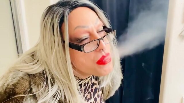 Marilyn supermodel smoking fetish