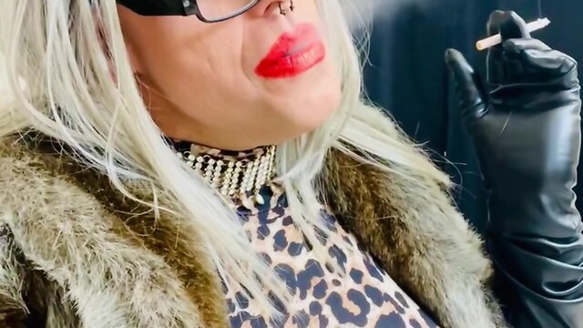 Marilyn supermodel smoking fetish