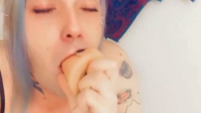 Lingerie-clad pro deepthroater