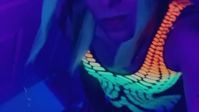 Partygoer seeks romance at the club