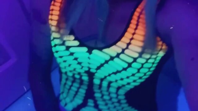 Partygoer seeks romance at the club