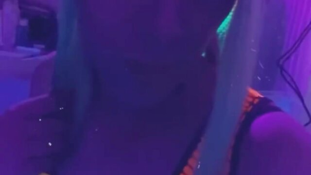 Partygoer seeks romance at the club