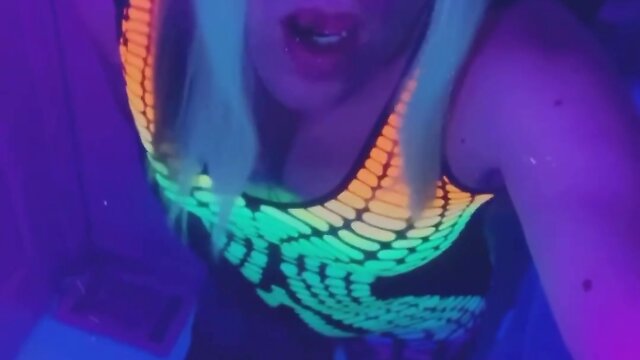 Partygoer seeks romance at the club