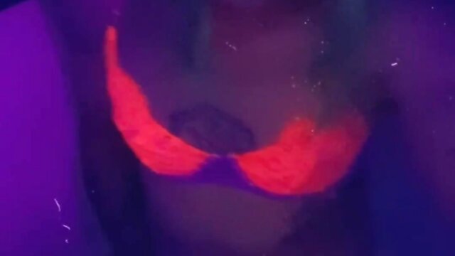 Vibrant rave goer wants to jam