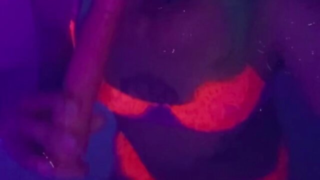 Vibrant rave goer wants to jam