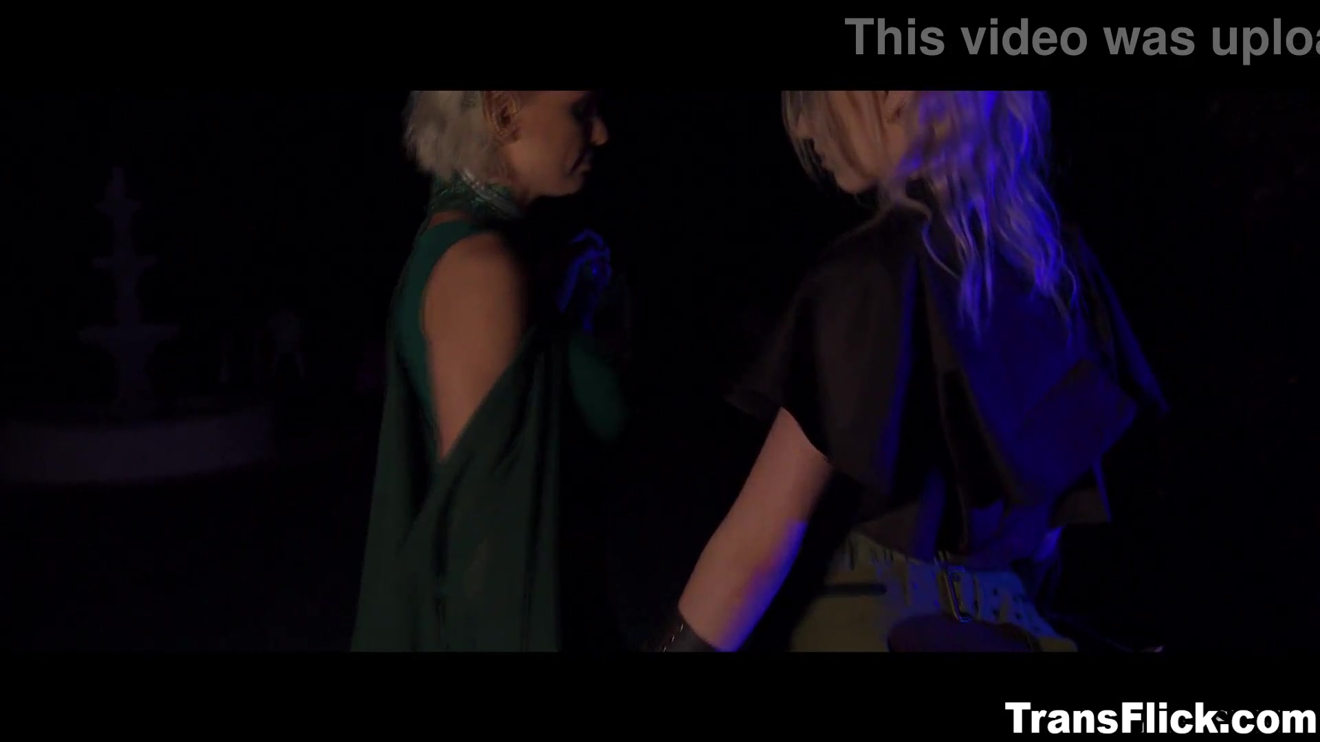 Blonde Elf Trans Cosplay: Deepthroat Blowjob and Fucking!