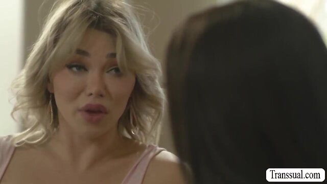 Ebony woman receives intimate pleasure from shemale