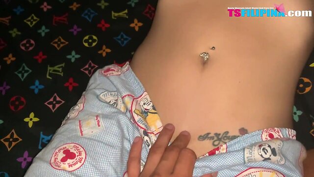 Amateur trans person hooks up with friend