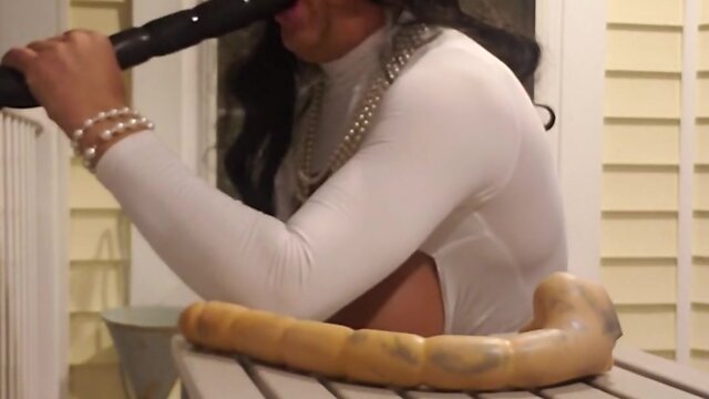 Deedeeslut69 confronts horse cock