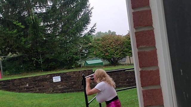 Deedeeslut69 working out with toy in hot pink skirt and white top