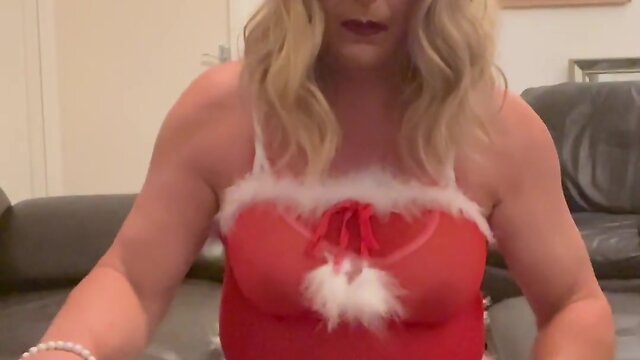 Crossdresser kellycd2022 masturbates in stockings and heels for big cumshot