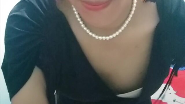 Joselynnes college skirt debut - first 4 tracks