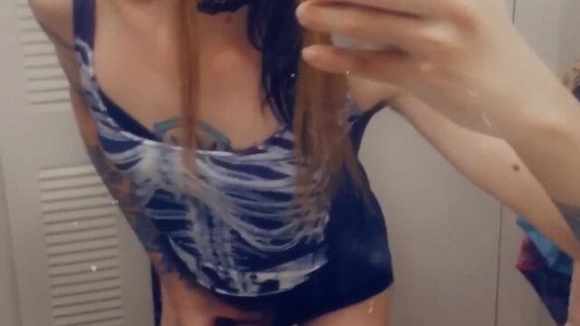 Gothic gamer seeks fun