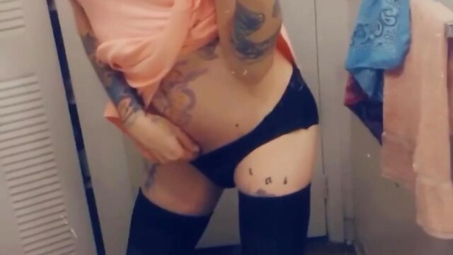 Big-cocked tranny wants to suck