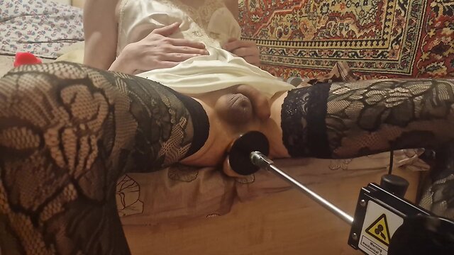 Masturbation with fucking machine and dildo