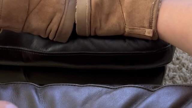 Or teencrossdresser kellycd2022 quickly plays with wand in pantyhose cumshot