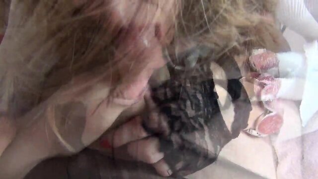 Strumpfhosenboy ausgesaugt.