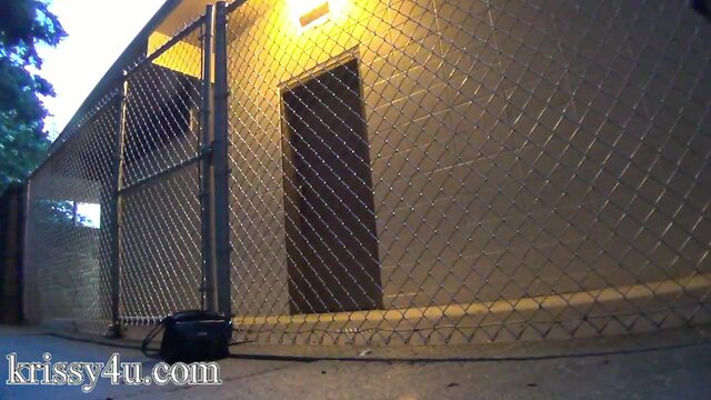 Krissy4u exposes themself and experiences pleasure with a stranger.