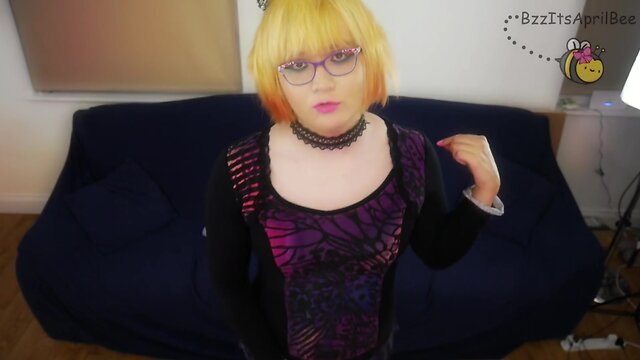 Revealing short hair in april - joi