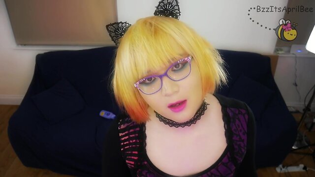 Revealing short hair in april - joi