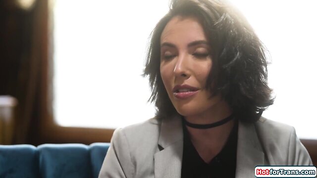 Transgender jean hollywood has an intimate session with a therapist