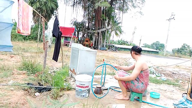 Fn032: taking a shower