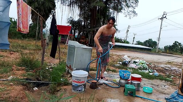 Fn032: taking a shower