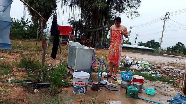 Fn032: taking a shower