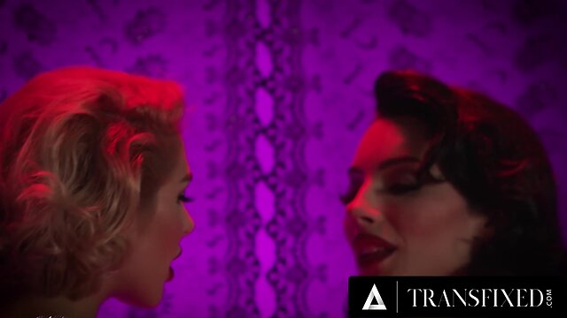 Kenzie anne twerks her bubble butt on ariel demures rock hard trans dick!