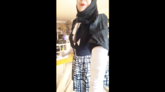 Sissyhijab doll has fun on day off