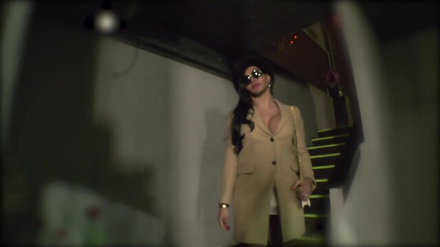 This guy wants beatriz andrade, a black shemale, on the stage #4