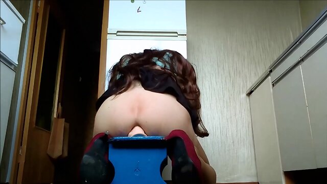 I stimulate my sexy backside for minutes!