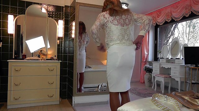 Business style tight skirts fashion show