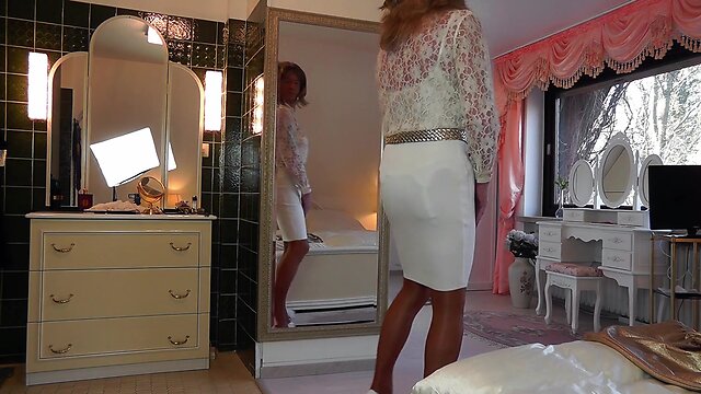 Business style tight skirts fashion show